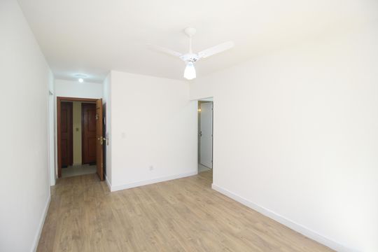 Sala de apartamento à venda com 3 quartos, 75m² em Boa Vista, Porto Alegre