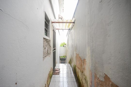 Corredor externo de casa para alugar com 3 quartos, 200m² em Jardim Adelfiore, São Paulo