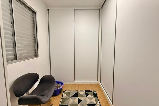 Quarto de apartamento à venda com 4 quartos, 70m² em Sagrada Família, Belo Horizonte
