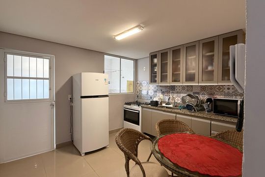 Cozinha de casa para alugar com 2 quartos, 75m² em Parque Enseada, Guarujá