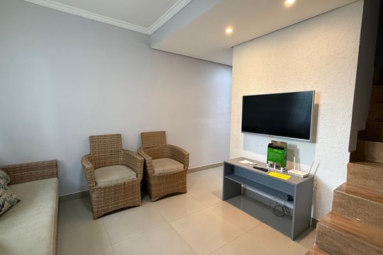 Sala de casa para alugar com 2 quartos, 75m² em Parque Enseada, Guarujá