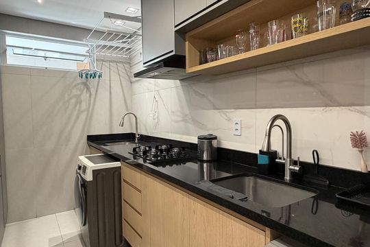 Cozinha e Área de Serviço de apartamento para alugar com 2 quartos, 70m² em Vila Belmiro, Santos