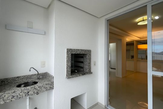 Sacada de apartamento para alugar com 2 quartos, 65m² em Estreito, Florianópolis