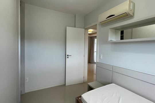Quarto 1 de apartamento para alugar com 2 quartos, 65m² em Estreito, Florianópolis