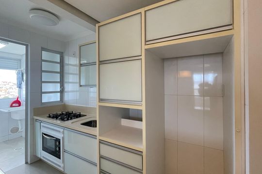 Cozinha de apartamento para alugar com 2 quartos, 65m² em Estreito, Florianópolis
