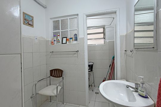 Banheiro e Área de Serviço de apartamento para alugar com 1 quarto, 75m² em José Menino, Santos