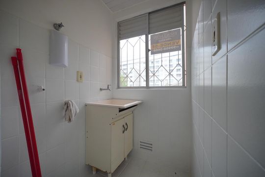 Área de Serviço  de apartamento para alugar com 2 quartos, 48m² em Bela Vista, São José