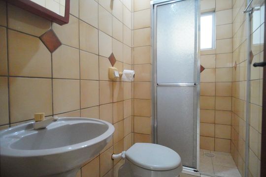 Banheiro de kitnet/studio à venda com 1 quarto, 35m² em Morro do Espelho, São Leopoldo