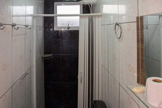 Banheiro de casa para alugar com 2 quartos, 64m² em Jardim Melo, Diadema