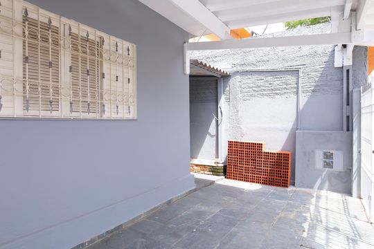Garagem de casa para alugar com 1 quarto, 50m² em Vila Rosaria, São Paulo