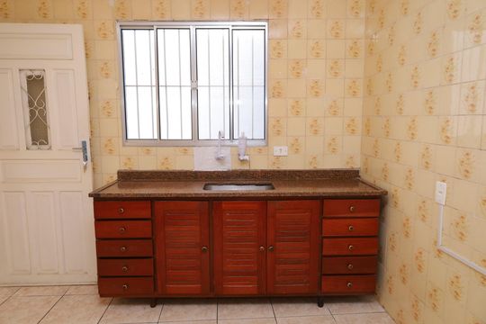 Cozinha de casa para alugar com 1 quarto, 50m² em Vila Rosaria, São Paulo