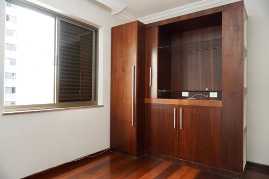 Quarto 2 de apartamento para alugar com 3 quartos, 115m² em Funcionários, Belo Horizonte