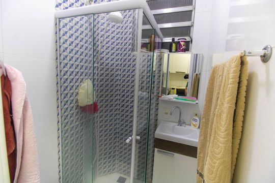 Banheiro de kitnet/studio à venda com 1 quarto, 38m² em Centro, Niterói