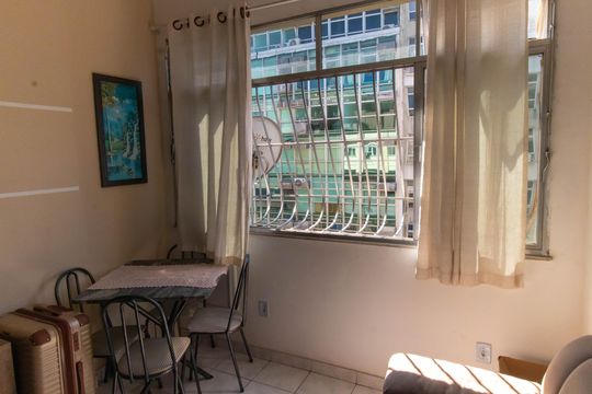 Sala de kitnet/studio à venda com 1 quarto, 38m² em Centro, Niterói