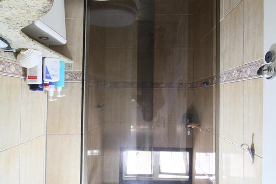 Banheiro de apartamento à venda com 2 quartos, 52m² em Parque Reboucas, São Paulo