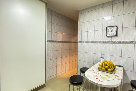 Cozinha  de casa à venda com 4 quartos, 192m² em Parque Boturussu, São Paulo