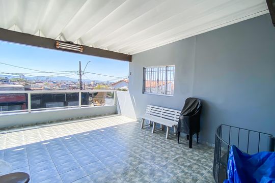 Varanda  de casa à venda com 4 quartos, 192m² em Parque Boturussu, São Paulo