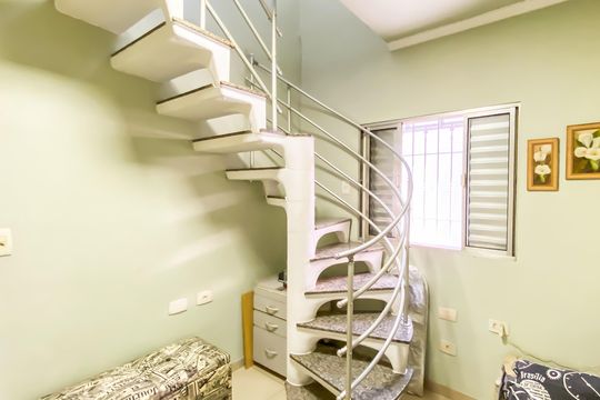 Escada  de casa à venda com 4 quartos, 192m² em Parque Boturussu, São Paulo