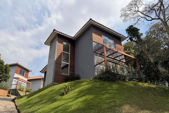 Casa para alugar com 2 quartos, 122m² em Bonsucesso, Petrópolis