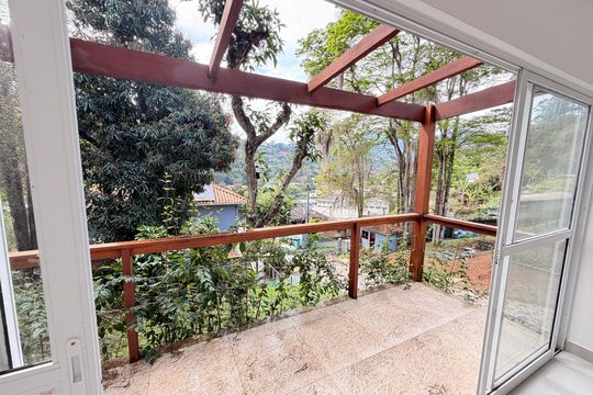 Casa para alugar com 2 quartos, 122m² em Bonsucesso, Petrópolis