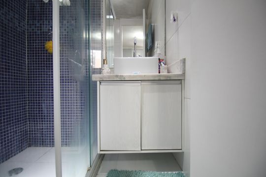 Banheiro 1 de apartamento para alugar com 3 quartos, 59m² em Vila Pirajussara, São Paulo