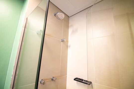 Banheiro de kitnet/studio para alugar com 1 quarto, 43m² em Campo Belo, São Paulo