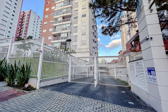 Fachada com Plaquinha de apartamento para alugar com 2 quartos, 50m² em Penha de França, São Paulo