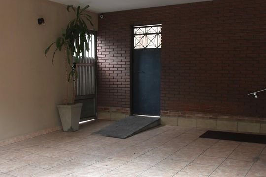 Garagem de casa à venda com 5 quartos, 230m² em Jardim Tres Marias, São Paulo