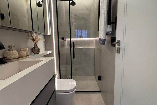 Banheiro de apartamento à venda com 2 quartos, 69m² em Alphaville Empresarial, Barueri
