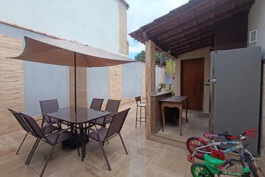 Quintal de casa para alugar com 3 quartos, 180m² em Rancho Novo, Nova Iguaçu