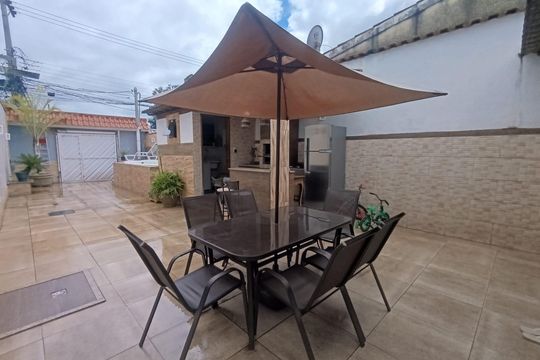 Quintal de casa para alugar com 3 quartos, 180m² em Rancho Novo, Nova Iguaçu