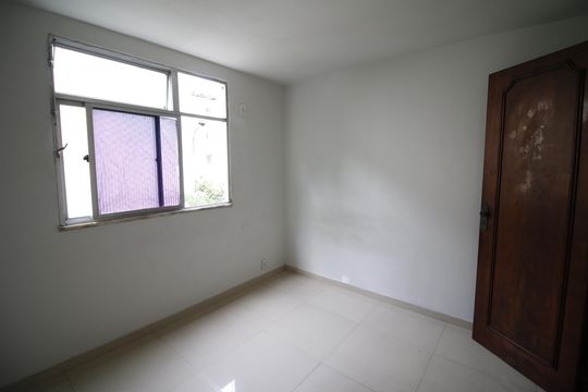Quarto 1 de apartamento para alugar com 1 quarto, 40m² em Taquara, Rio de Janeiro