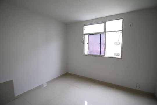 Quarto 1 de apartamento para alugar com 1 quarto, 40m² em Taquara, Rio de Janeiro