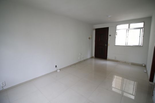 Sala de apartamento para alugar com 1 quarto, 40m² em Taquara, Rio de Janeiro