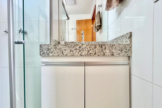Banheiro Suíte de apartamento à venda com 2 quartos, 70m² em União, Belo Horizonte
