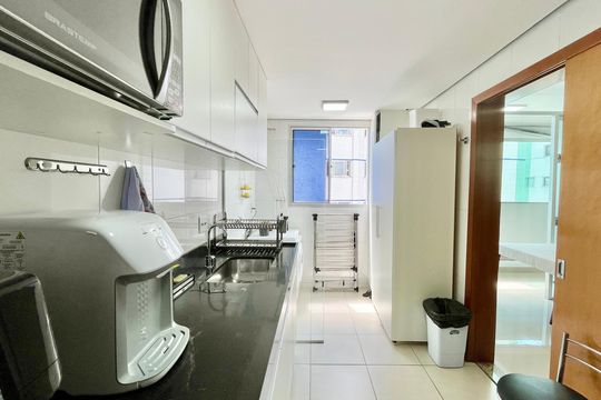 Cozinha de apartamento à venda com 2 quartos, 70m² em União, Belo Horizonte