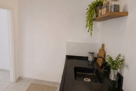 Cozinha de kitnet/studio à venda com 1 quarto, 21m² em Jardim Orlandina, Santo André