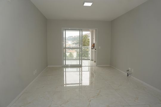 Apartamento para alugar com 4 quartos, 132m² em Vila Bonfim, Embu das Artes
