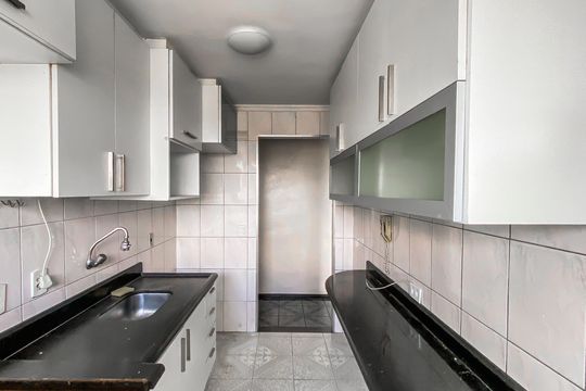 Cozinha de apartamento para alugar com 2 quartos, 50m² em Jardim Danfer, São Paulo