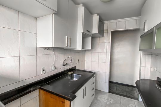 Cozinha de apartamento para alugar com 2 quartos, 50m² em Jardim Danfer, São Paulo