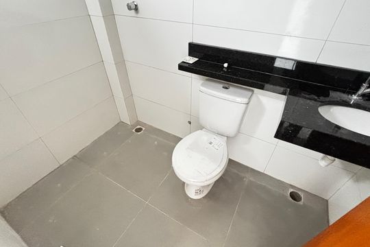 Banheiro da Suíte de apartamento para alugar com 3 quartos, 130m² em Vila Mazzei, Santo André