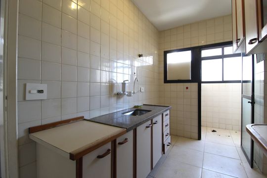 Cozinha e Área de Serviço de apartamento para alugar com 2 quartos, 65m² em Vila Olímpia, São Paulo