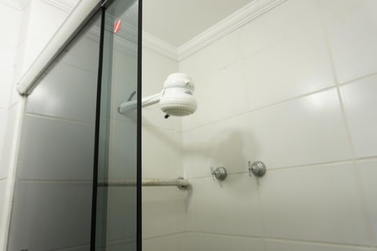 Banheiro de apartamento para alugar com 2 quartos, 54m² em Parque Sabara, São Carlos