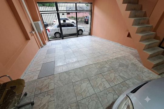Garagem de casa para alugar com 3 quartos, 125m² em Campo Limpo, São Paulo