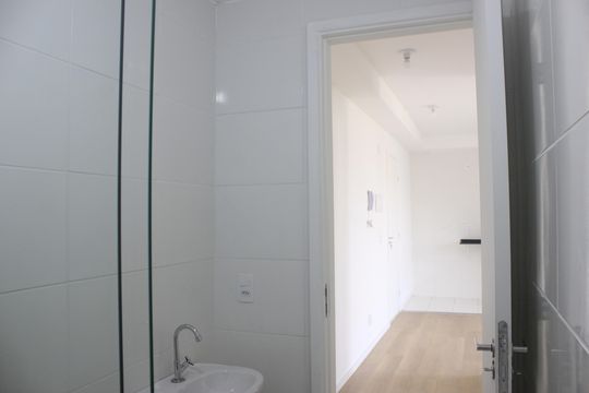 Banheiro de apartamento para alugar com 2 quartos, 43m² em Bonsucesso, Guarulhos