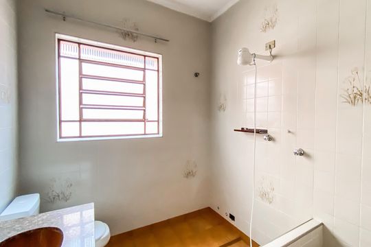 Banheiro de casa para alugar com 5 quartos, 250m² em Parque Maria Luiza, São Paulo