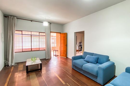 Casa para alugar com 5 quartos, 250m² em Parque Maria Luiza, São Paulo