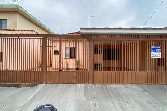 Fachada  de casa para alugar com 5 quartos, 250m² em Parque Maria Luiza, São Paulo