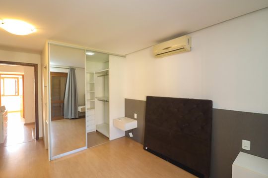 Quarto Suíte de casa de condomínio à venda com 3 quartos, 235m² em Vila Nova, Porto Alegre