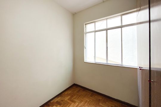 Quarto 2 de apartamento para alugar com 2 quartos, 80m² em Funcionários, Belo Horizonte